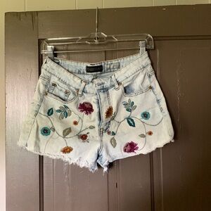 Aeropostal flower embroidered white shorts.